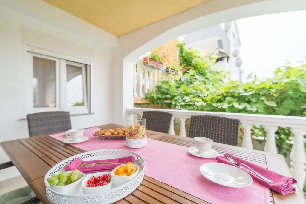 Apartments Sandra Krusevo  Croatia