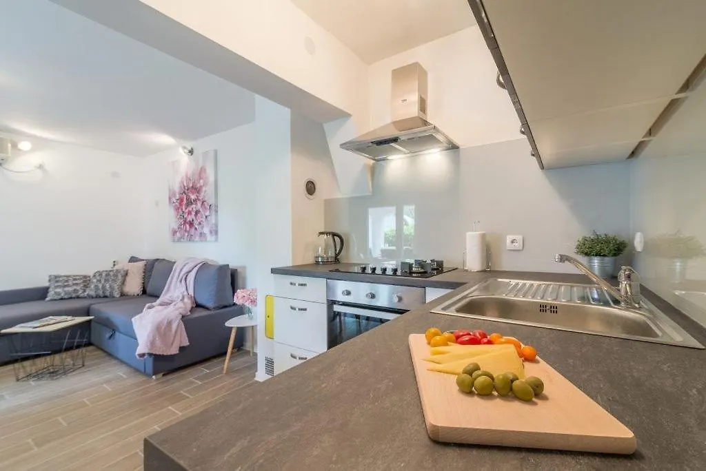 Apartments Sandra Krusevo  Croatia
